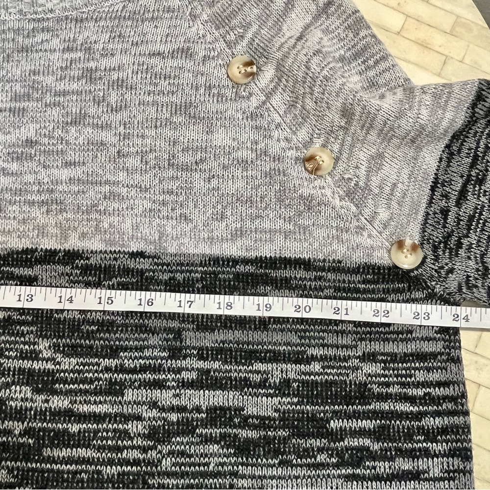 BloomChic Gray and Black Button-Accent Sweater size 14-16 - Picture 8 of 9